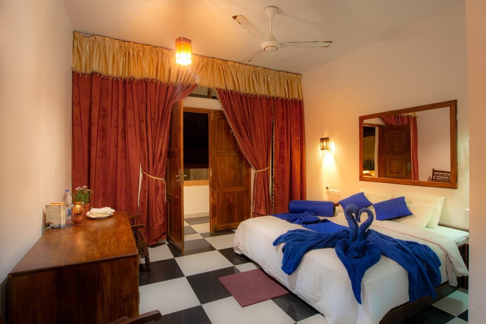 Bed, Photo of the whole room, towels