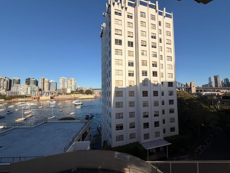 KozyGuru | MacMahons Point | Harbour Hideaway Apartment in Sydney