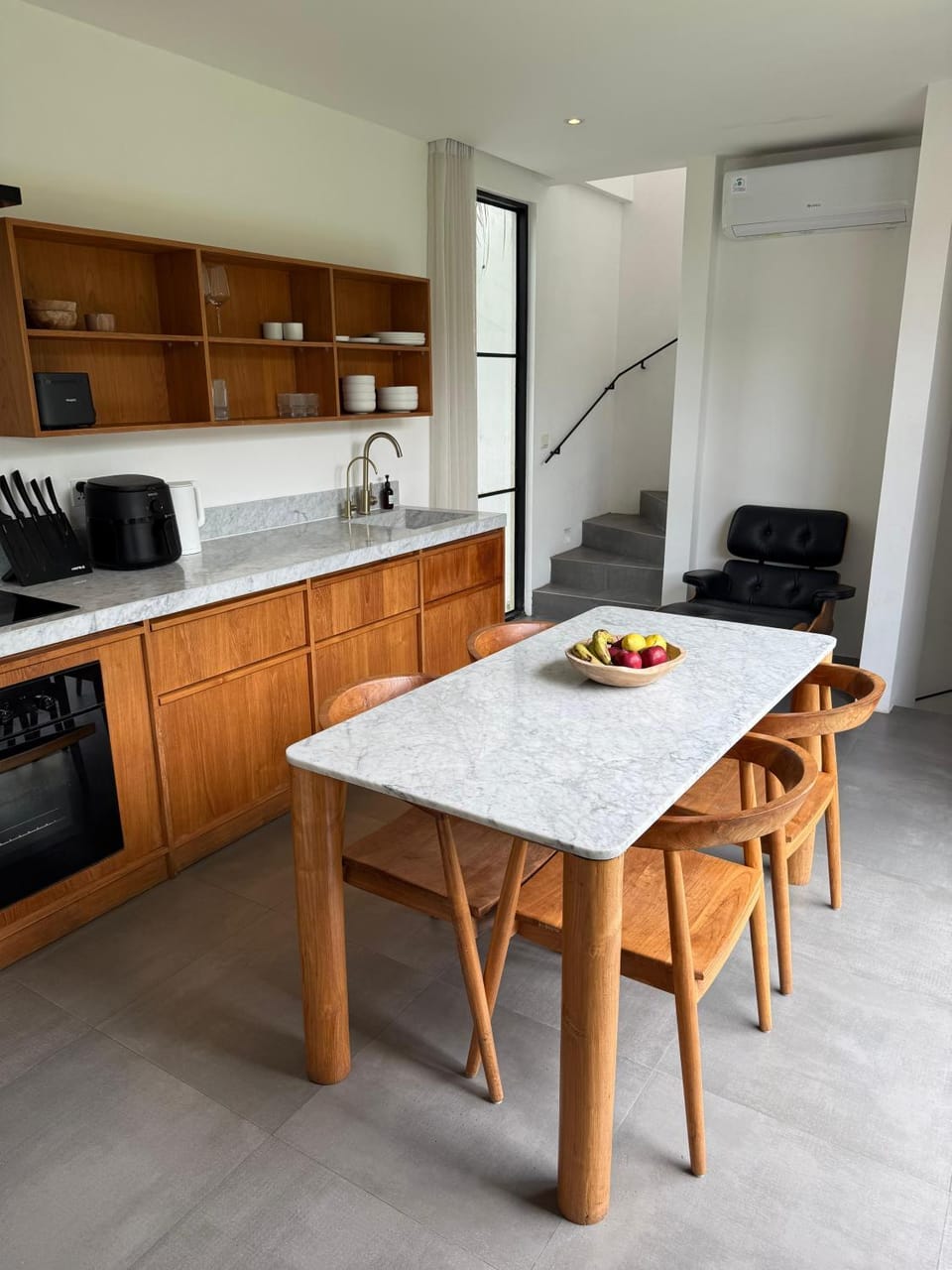 Kitchen or kitchenette, Seating area, Dining area, toaster
