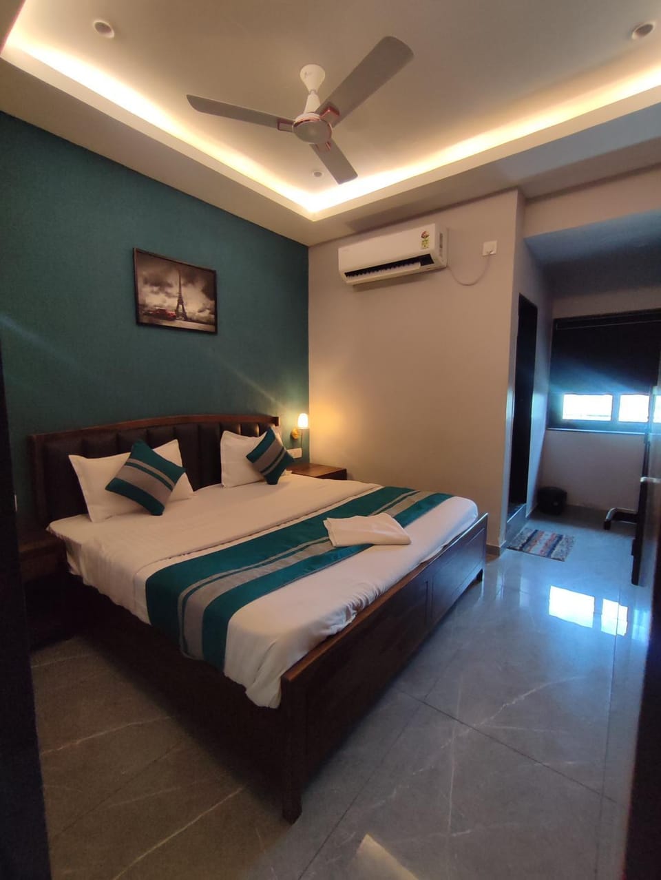 Bed, Photo of the whole room, Bedroom, air conditioner