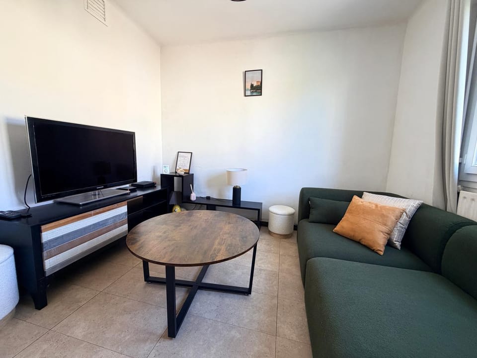 TV and multimedia, Seating area