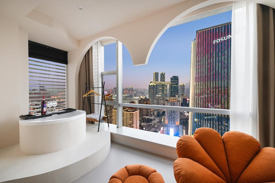 View (from property/room), Balcony/Terrace, City view