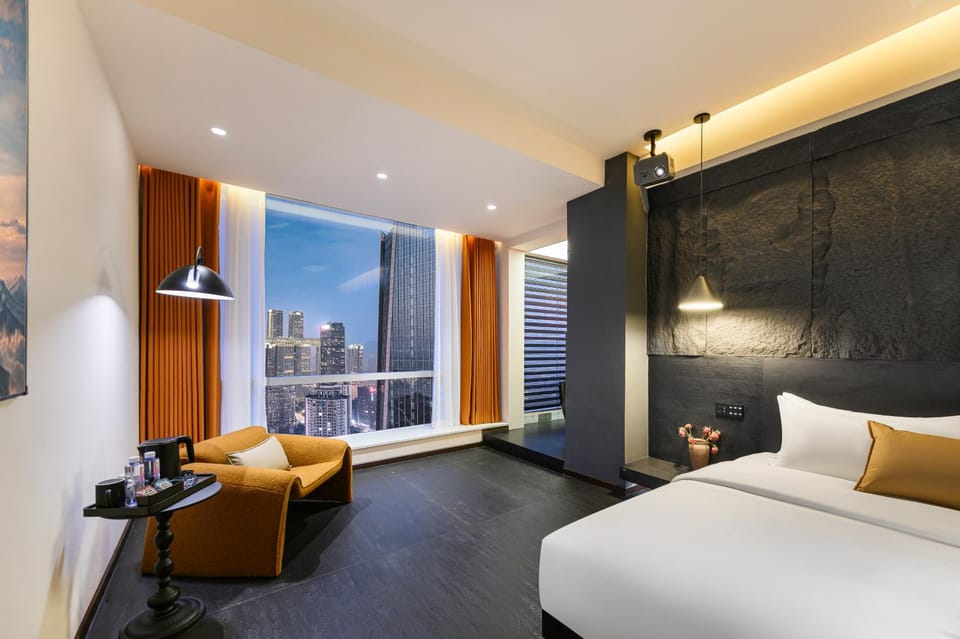 Bed, TV and multimedia, Photo of the whole room