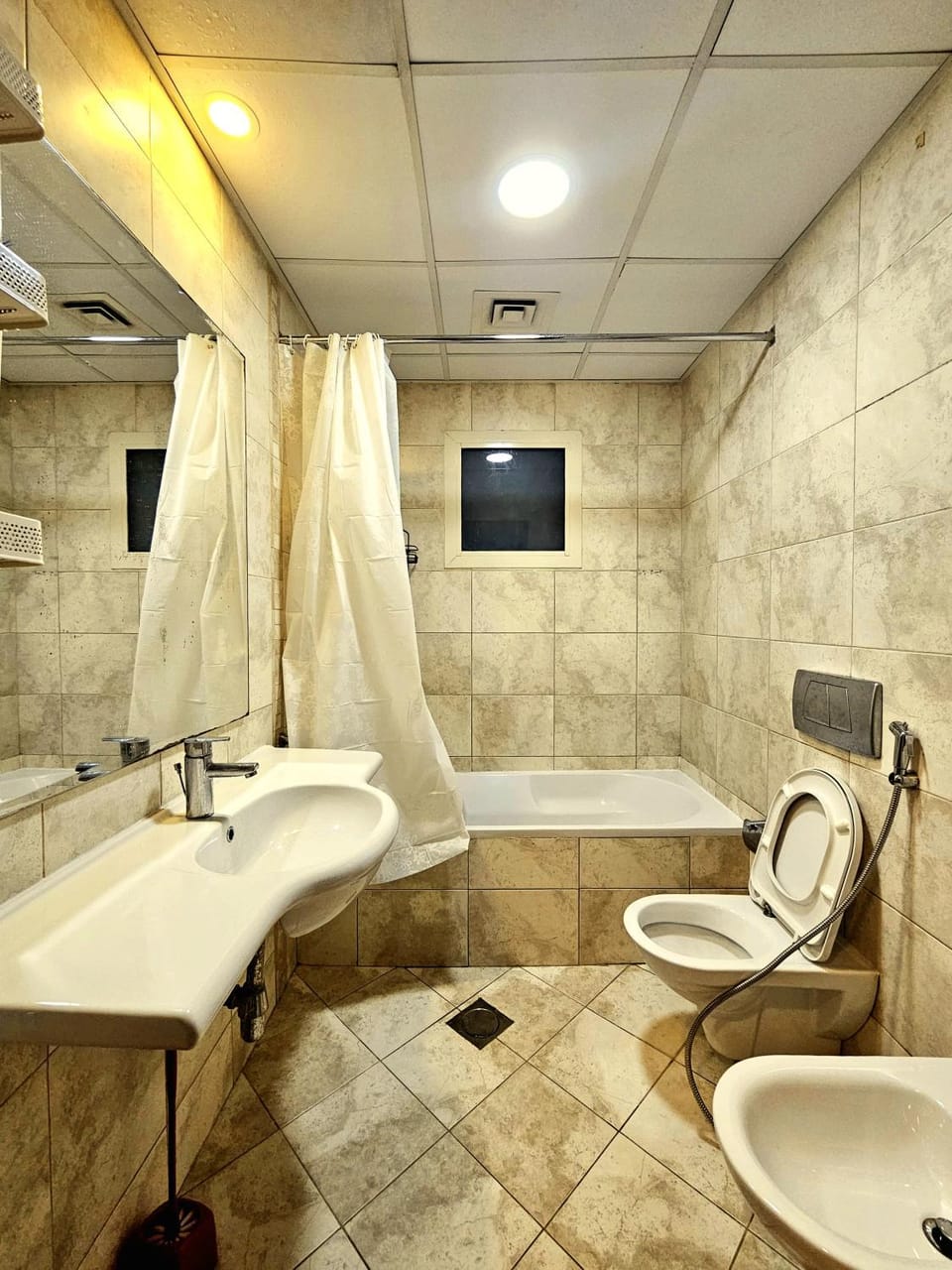 Come experience Dubai Marina with luxury capsule Apartment in Dubai