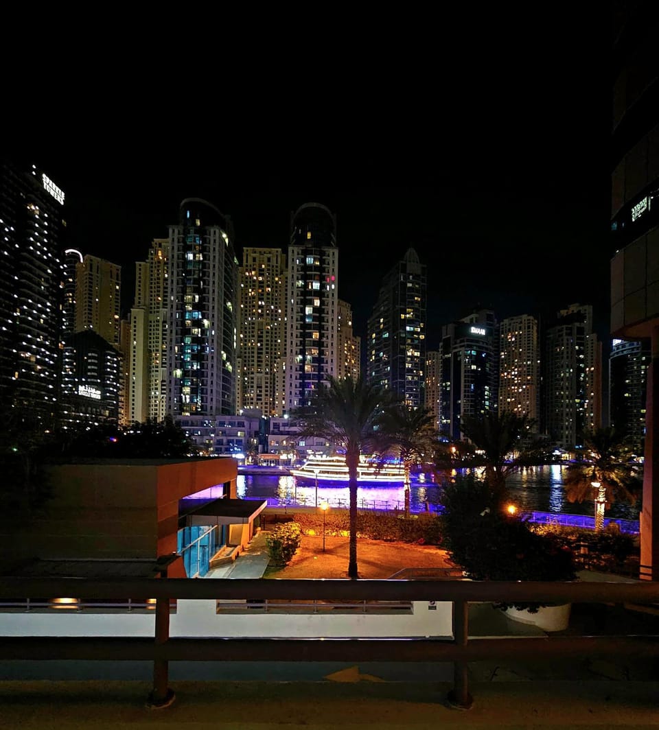 Come experience Dubai Marina with luxury capsule Apartment in Dubai