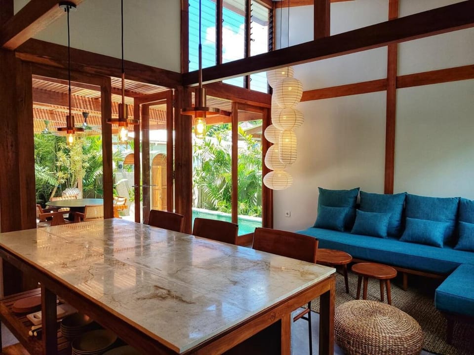 Living room, Dining area