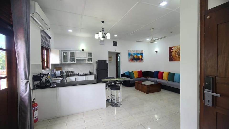 Living room, Seating area, kitchen