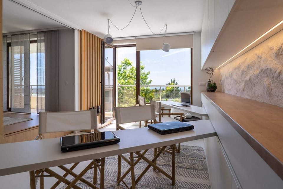 View (from property/room), Balcony/Terrace, Living room, Seating area, Dining area