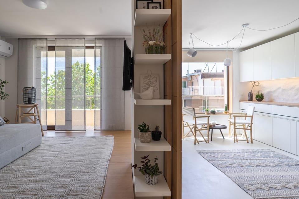 Bed, Living room, Seating area, Dining area, Bedroom