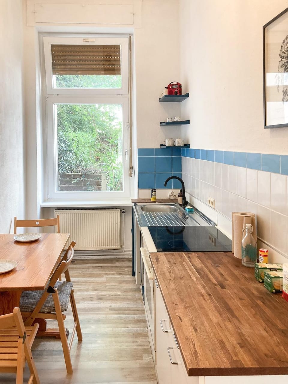Kitchen or kitchenette, Dining area, stove