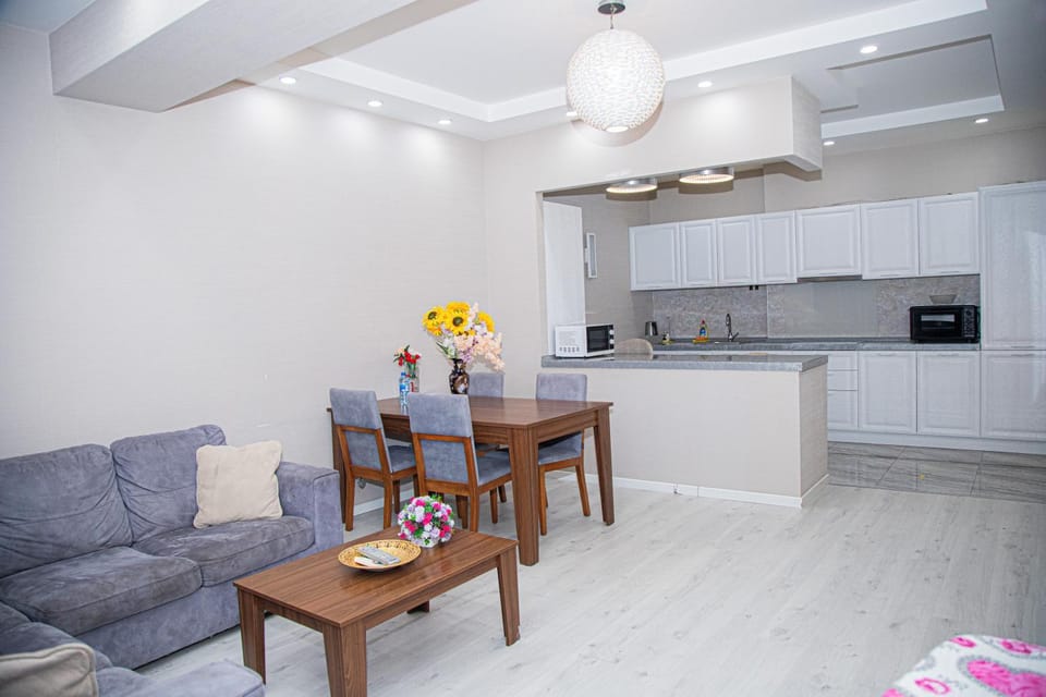 Kitchen or kitchenette, Living room, Seating area, Dining area, minibar, oven, stove, toaster
