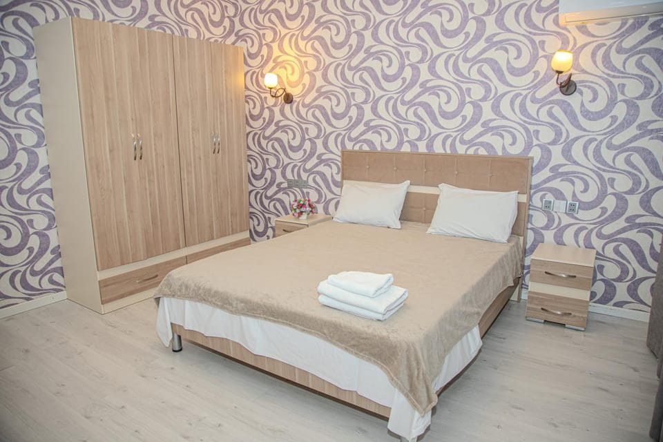 Bed, Bedroom, towels, wardrobe