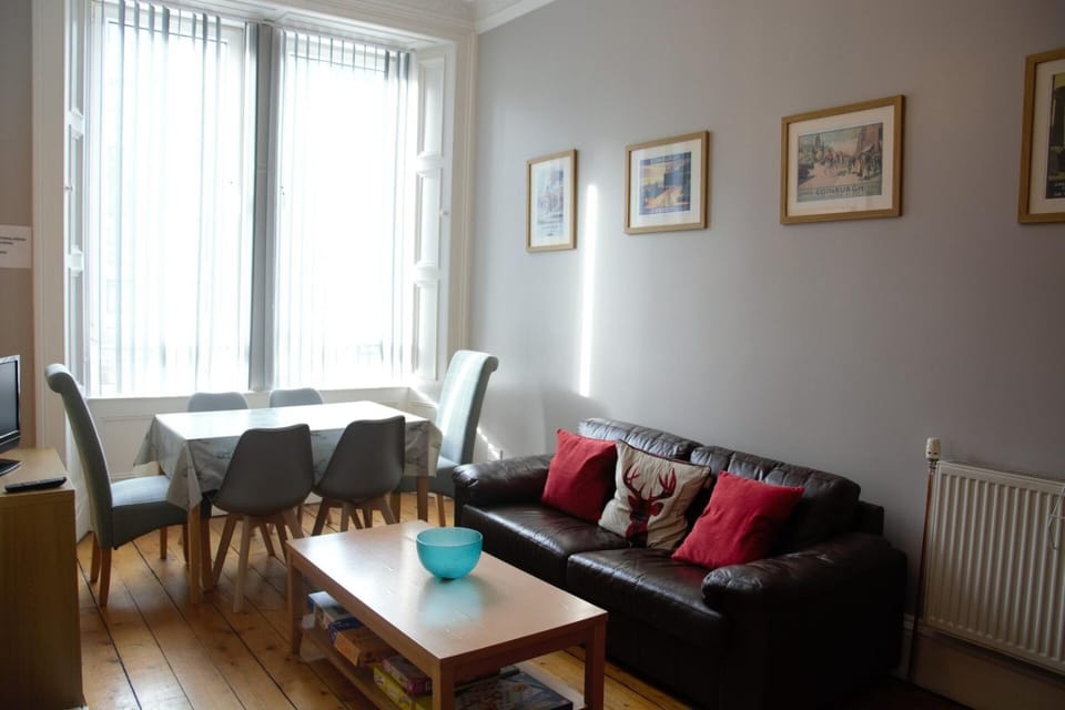 Elm Row Spacious and Central Apartment in Edinburgh