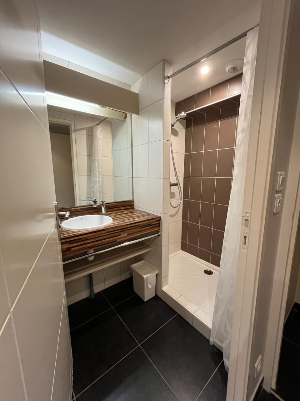 Shower, Bathroom, towels
