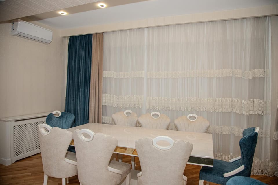 Living room, Seating area, air conditioner