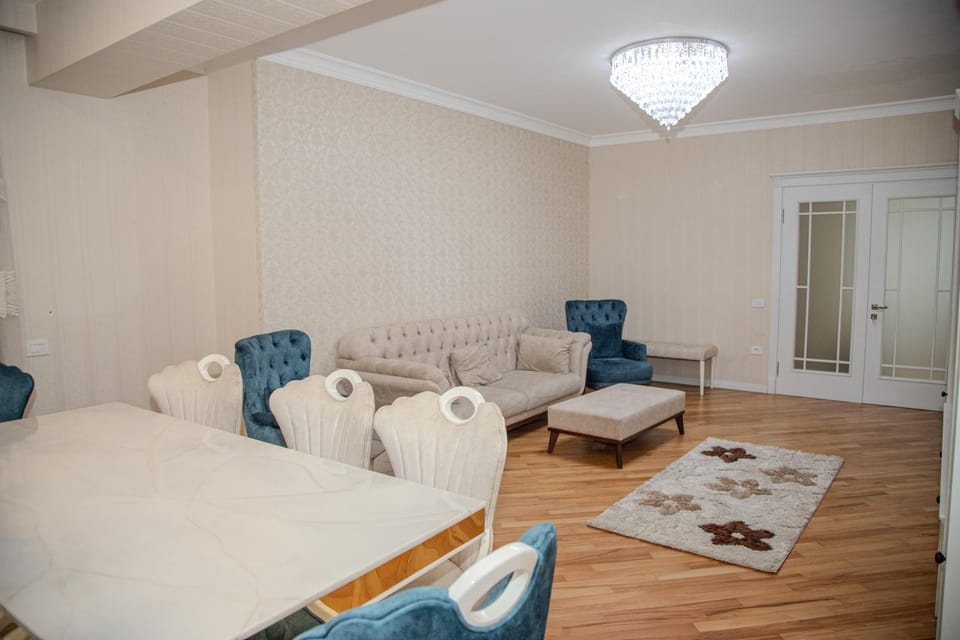Living room, Photo of the whole room, Seating area