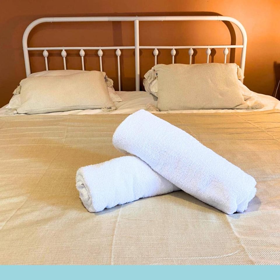 Bed, Photo of the whole room, Bedroom, towels