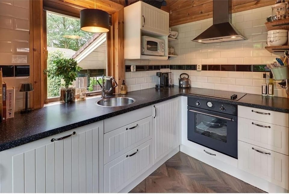 Finse Retreat met Haard & Bar aan Bos en Strand! Nature lodge in Flevoland, Netherlands