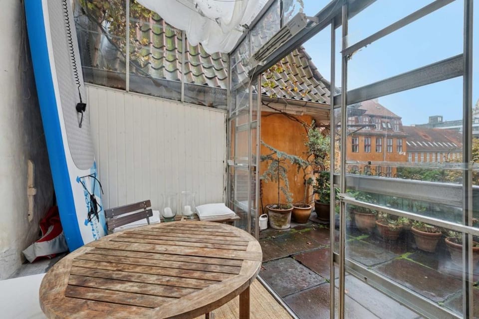 Spacious apartment in the heart of Copenhagen with balcony Apartment in Copenhagen