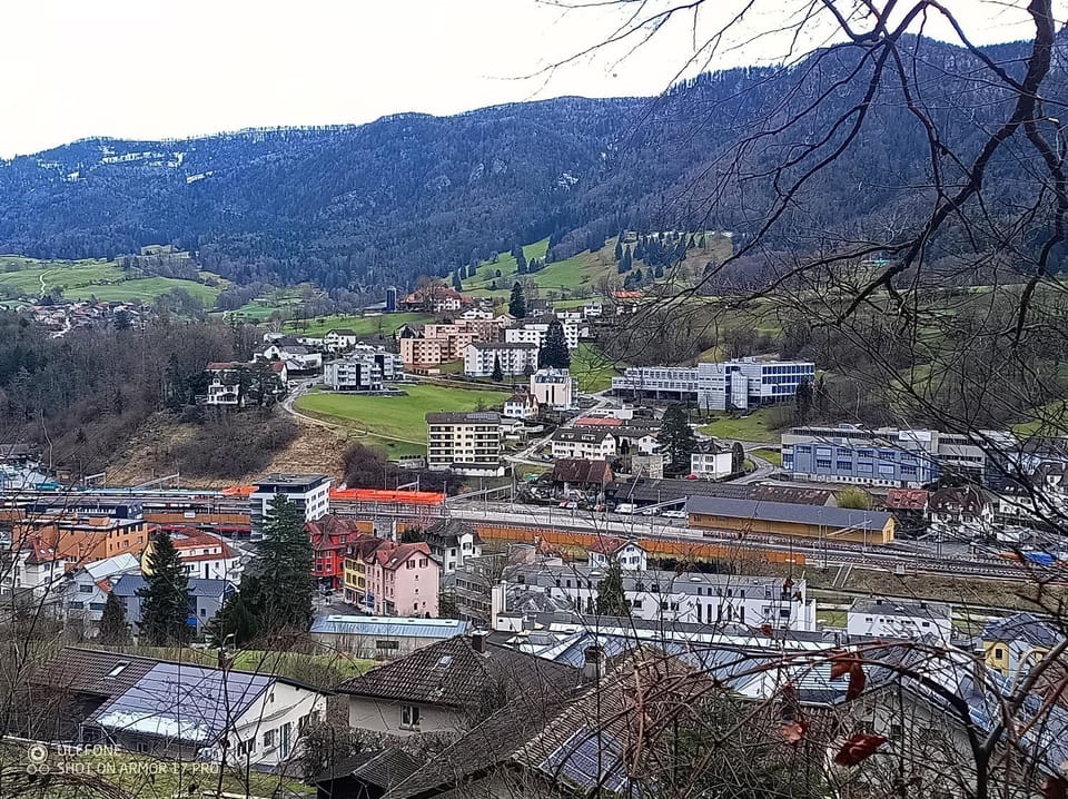 City view, Mountain view, Location