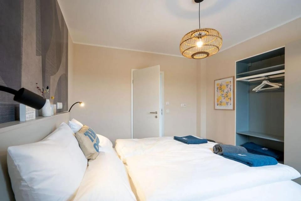 Bedroom, wardrobe