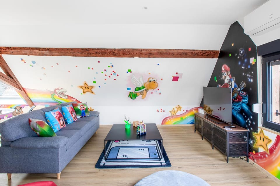 Living room, Seating area, Evening entertainment