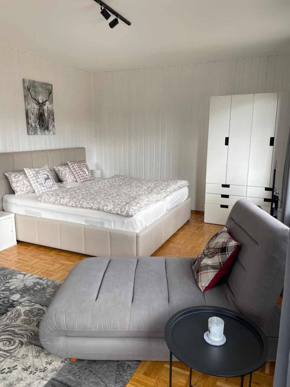 Seating area, Bedroom