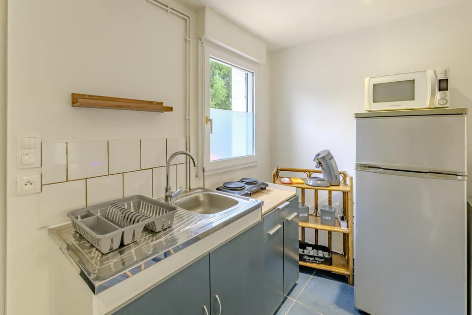 Kitchen or kitchenette, stove