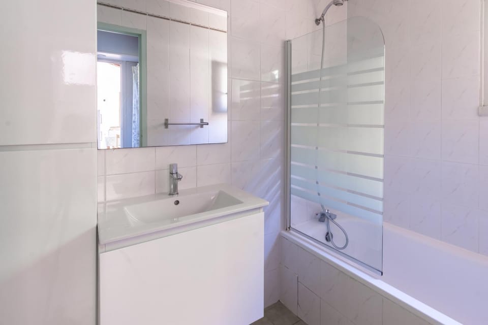 Bathroom, Bath