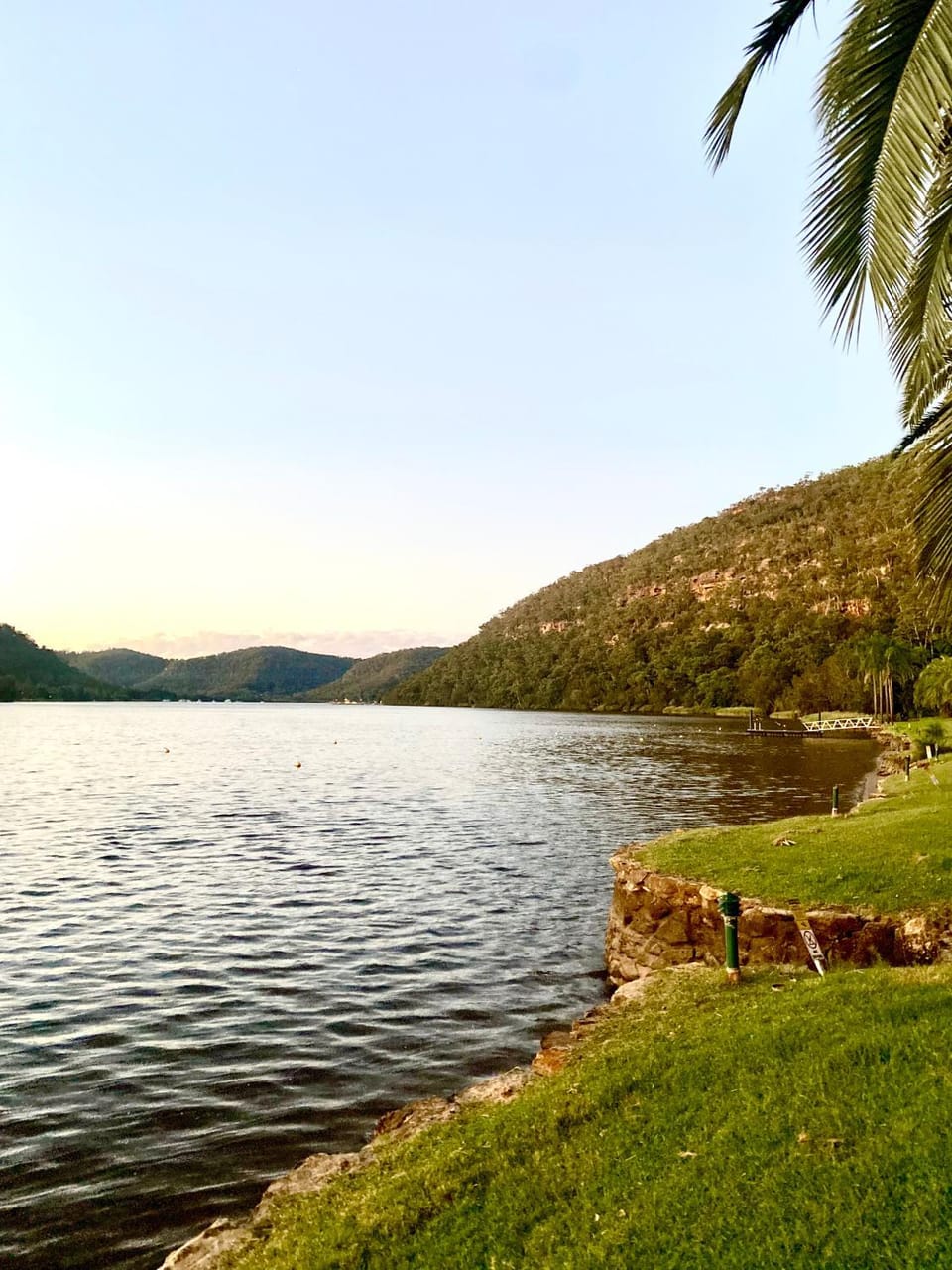 Glasshouse On The Water PET FRIENDLY House in Wisemans Ferry