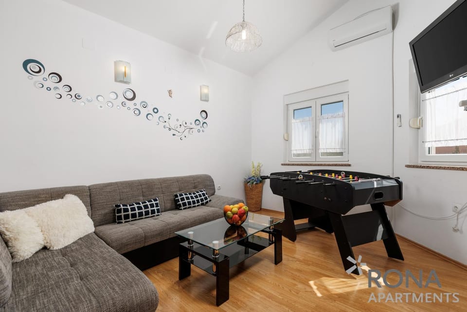 TV and multimedia, Living room, air conditioner