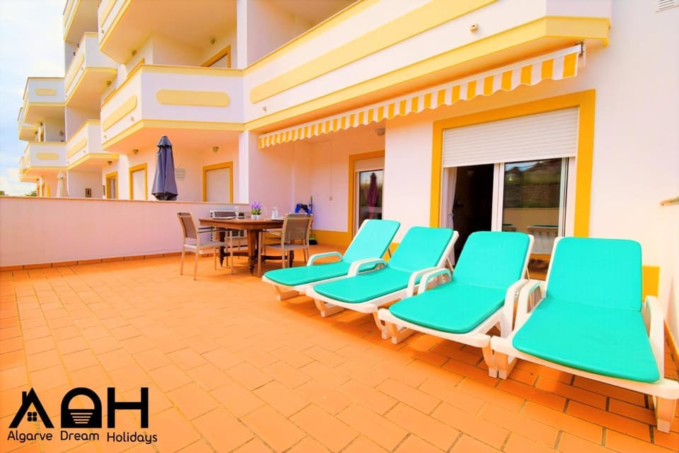 Balcony/Terrace, sunbed