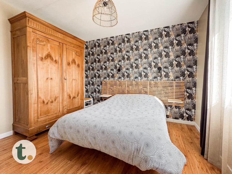 Bed, Photo of the whole room, Bedroom, wardrobe