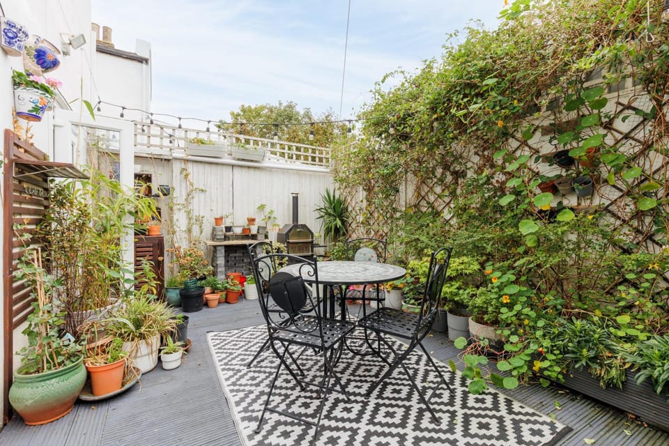 Garden, Dining area