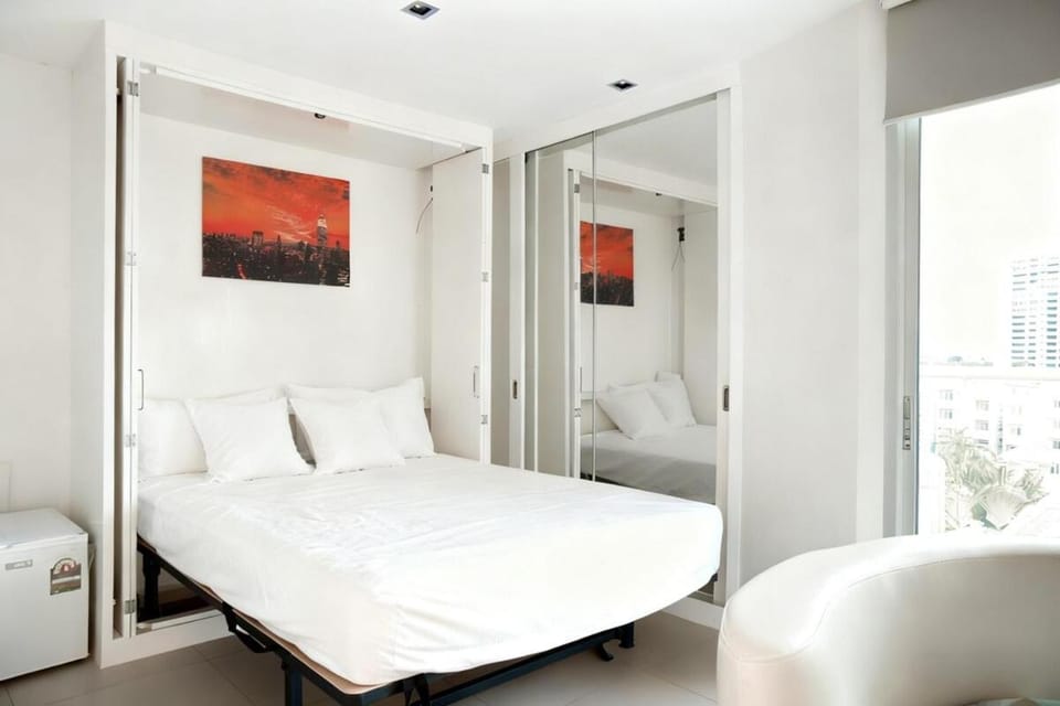 芭提雅瞰海无边泳景泳池健身房公寓 直达海滩椰子树旁 Apartment in Pattaya City