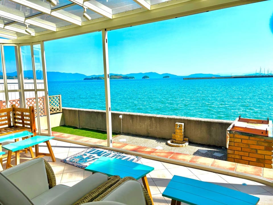 View (from property/room), Balcony/Terrace, Dining area, Sea view