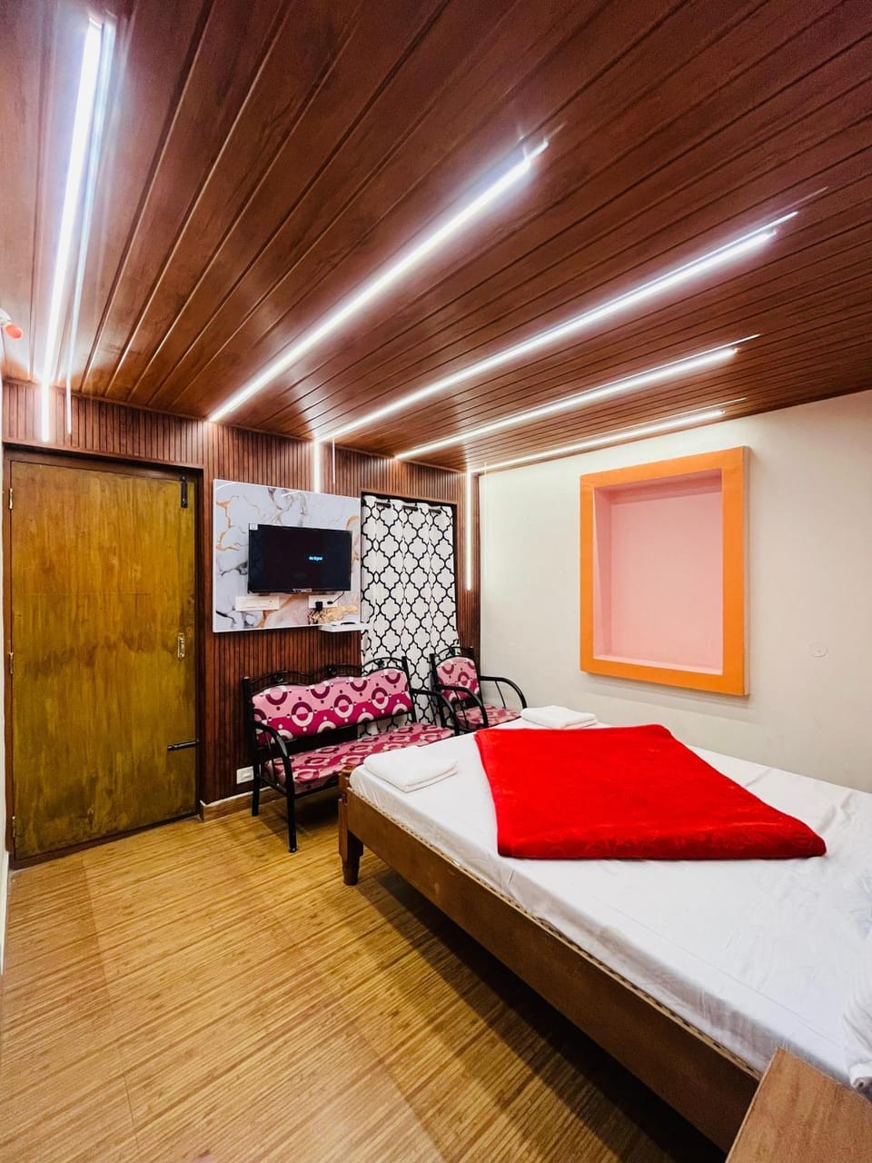Communal lounge/ TV room, Bed, TV and multimedia, Photo of the whole room, Seating area, Bedroom