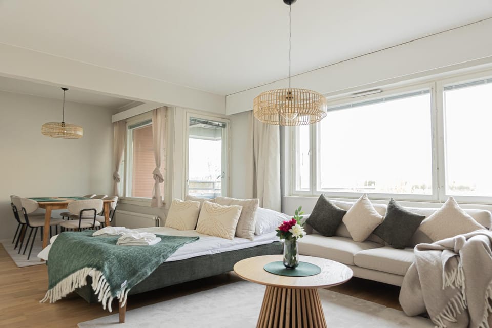 Bed, Living room, Seating area, Dining area, Bedroom