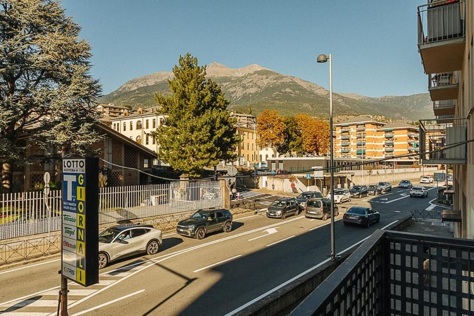 Neighbourhood, Natural landscape, City view