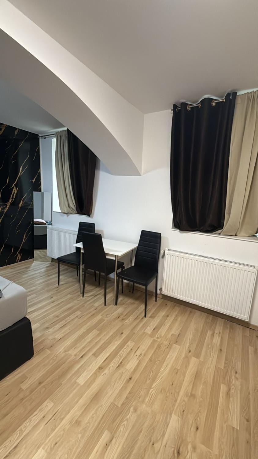 Bed, Seating area, Bedroom