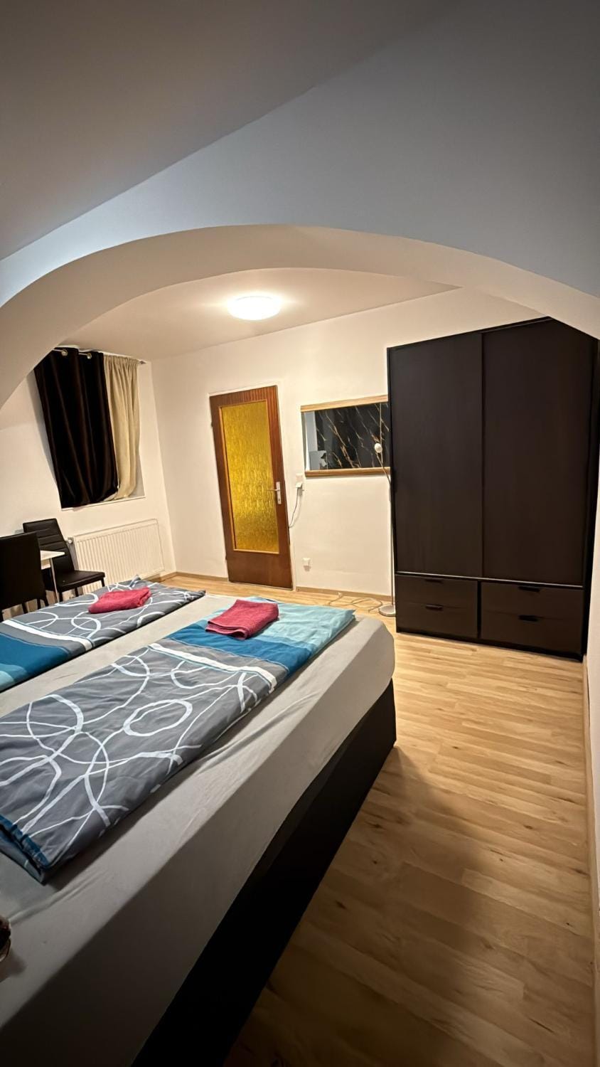 Bed, TV and multimedia, Bedroom, wardrobe