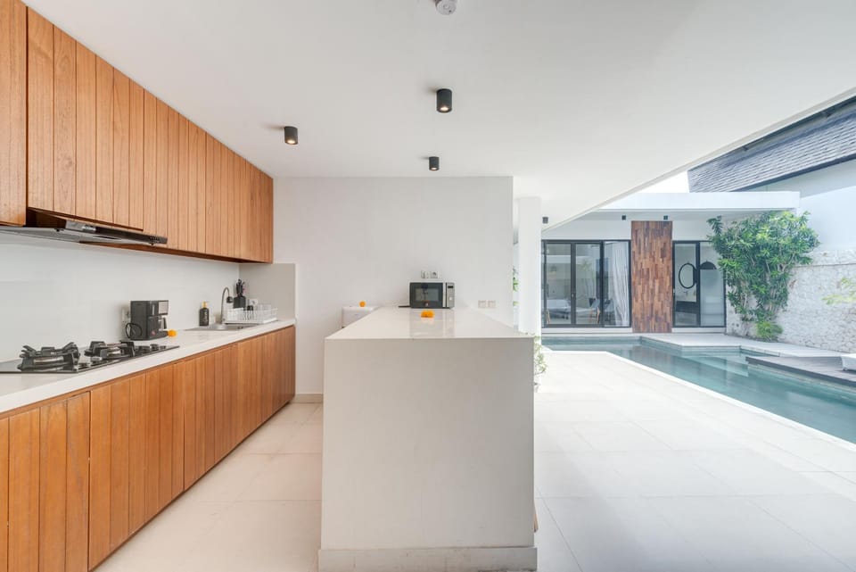Kitchen or kitchenette, Pool view