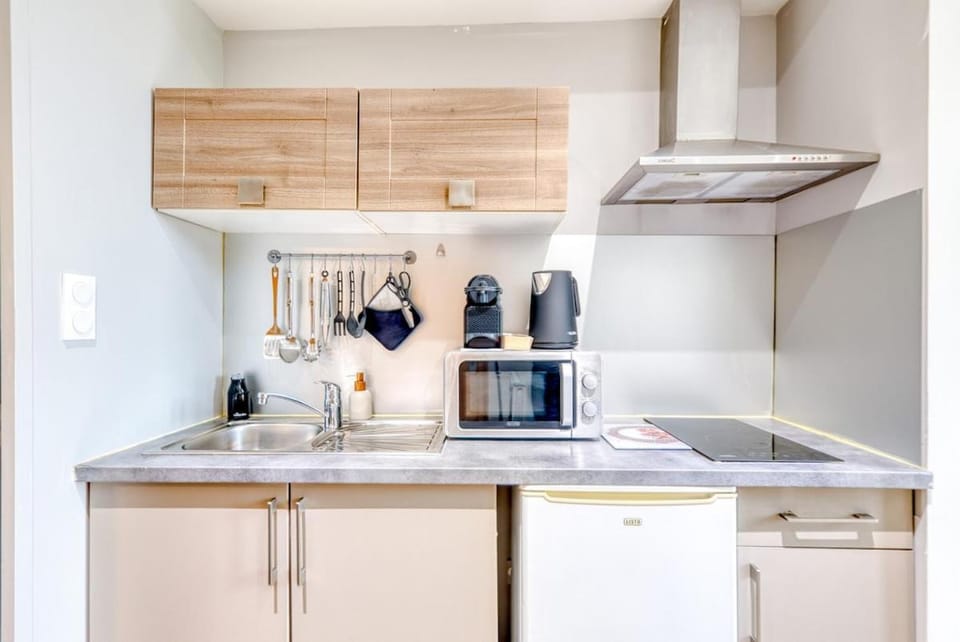 Kitchen or kitchenette, stove