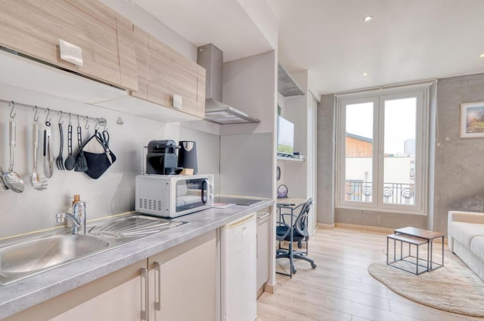 Kitchen or kitchenette, stove