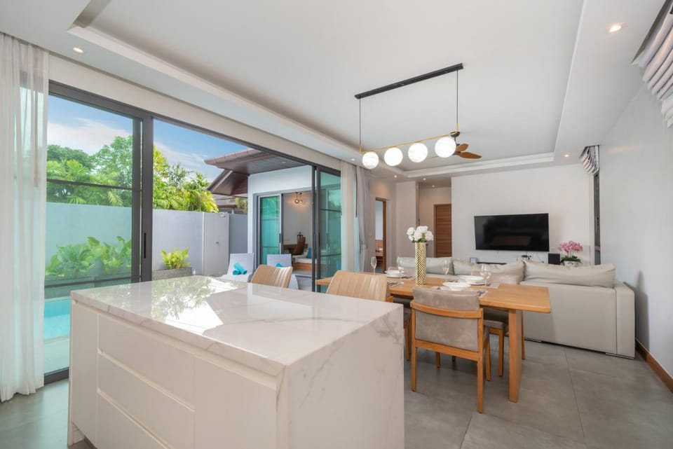 TV and multimedia, Living room, Seating area, Dining area, Evening entertainment