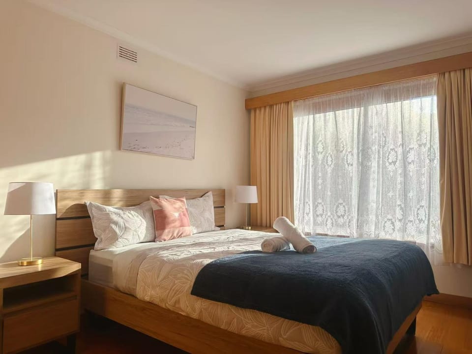 Morden Sandy Bay Home The Ultimate Base in Hobar House in Tasmania