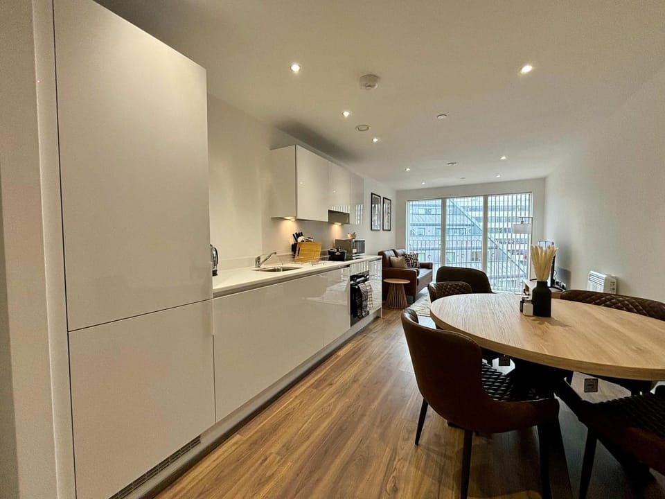 Kitchen or kitchenette, Living room, Seating area, Dining area