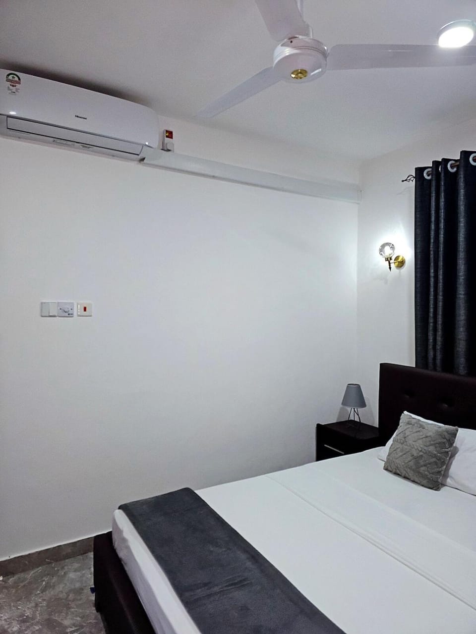 Bed, air conditioner