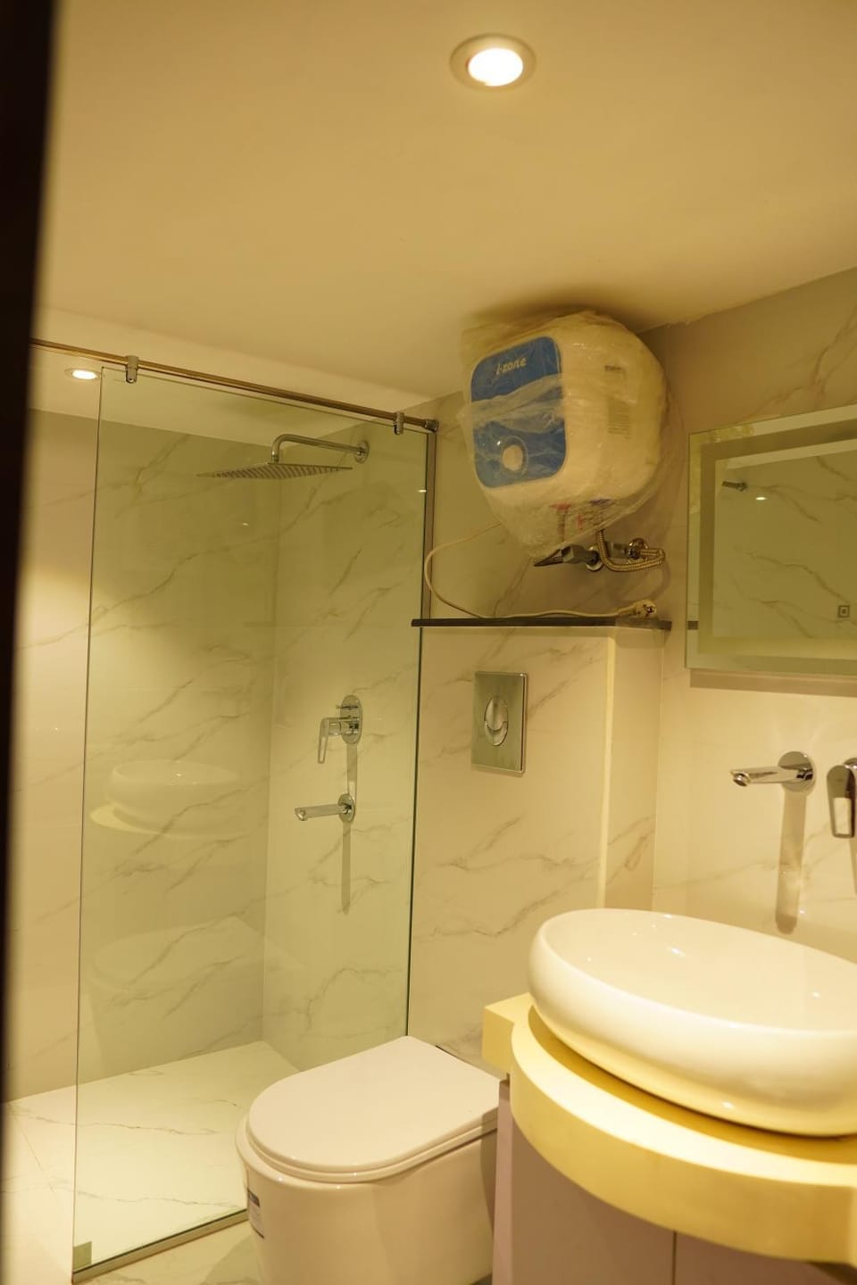 Shower, Toilet