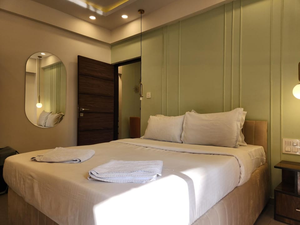 Photo of the whole room, wardrobe